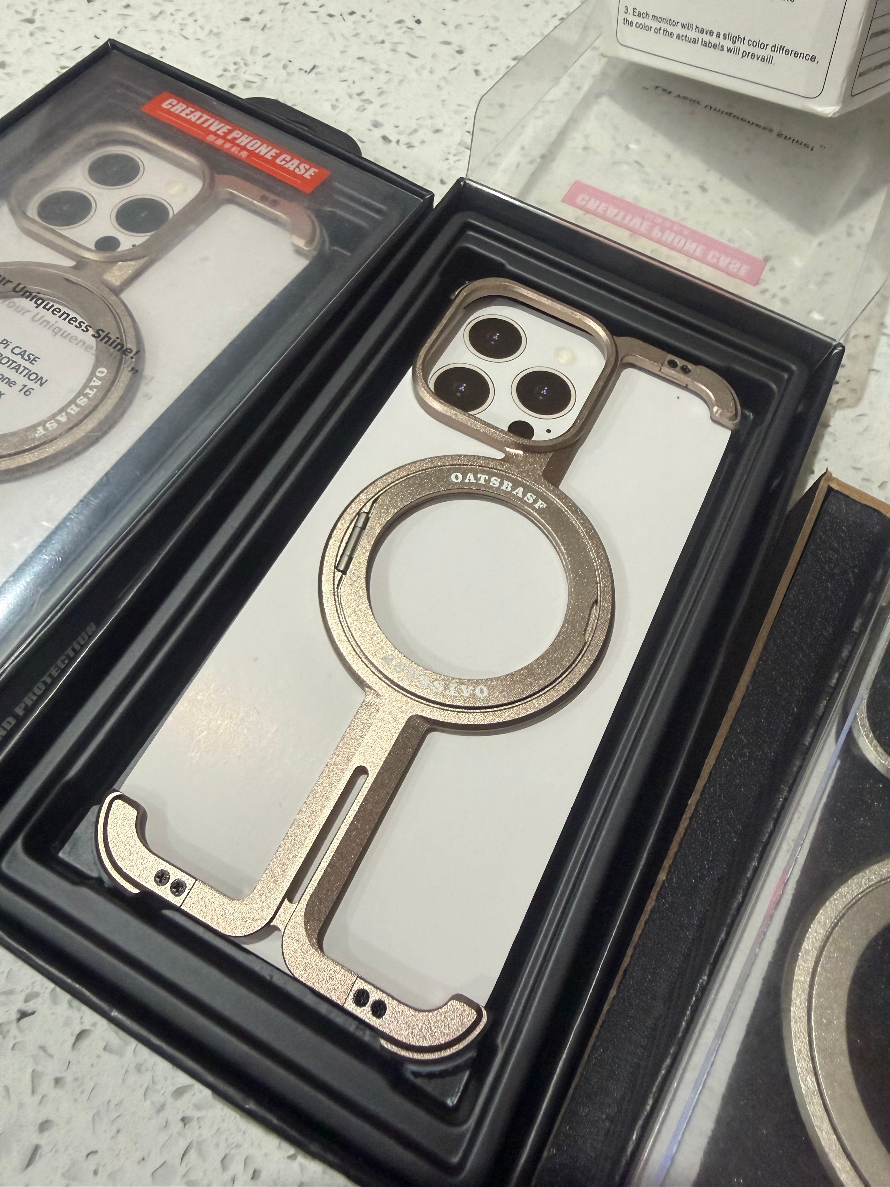 Metálico con tornillos