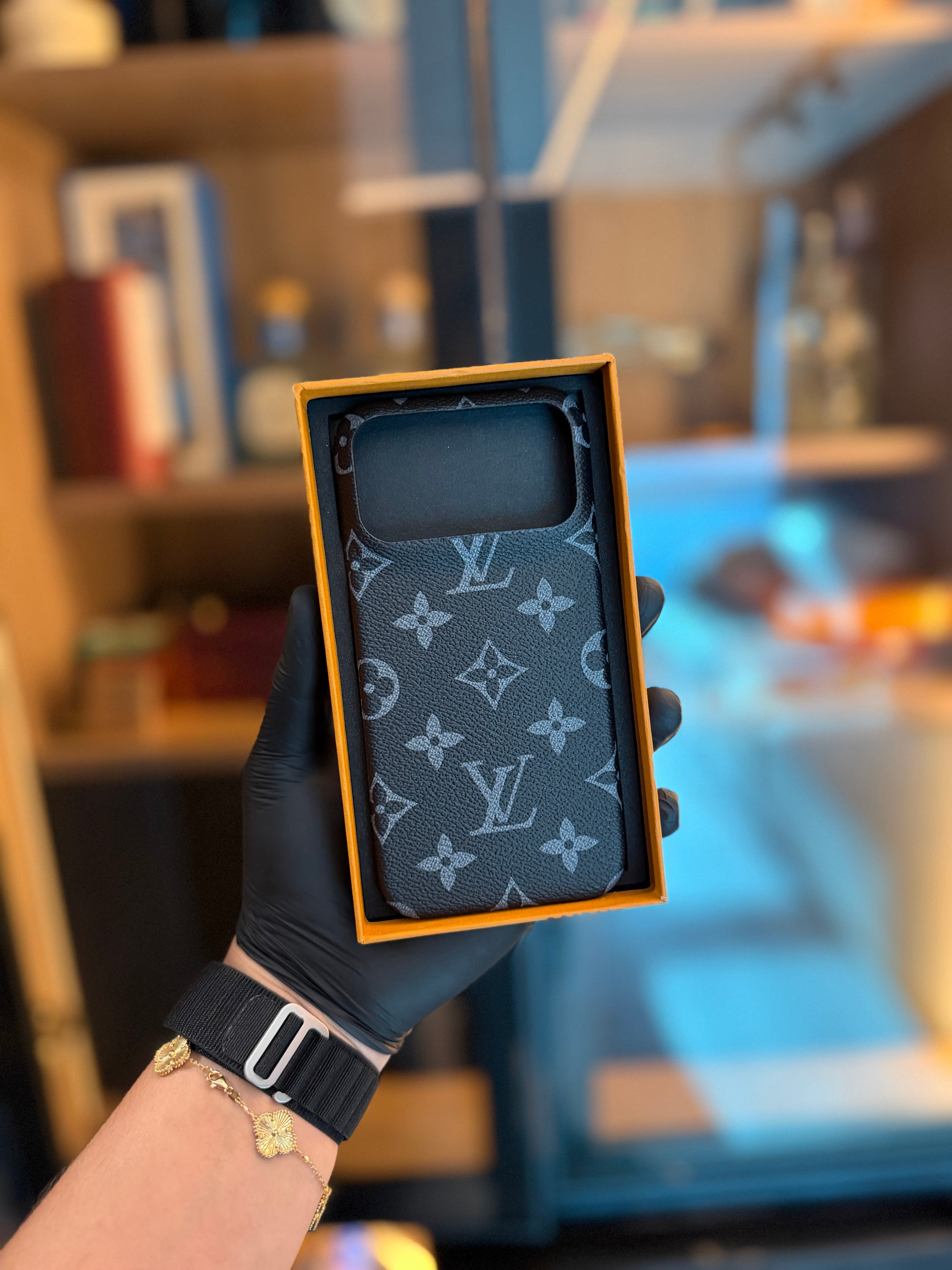 Cases LV