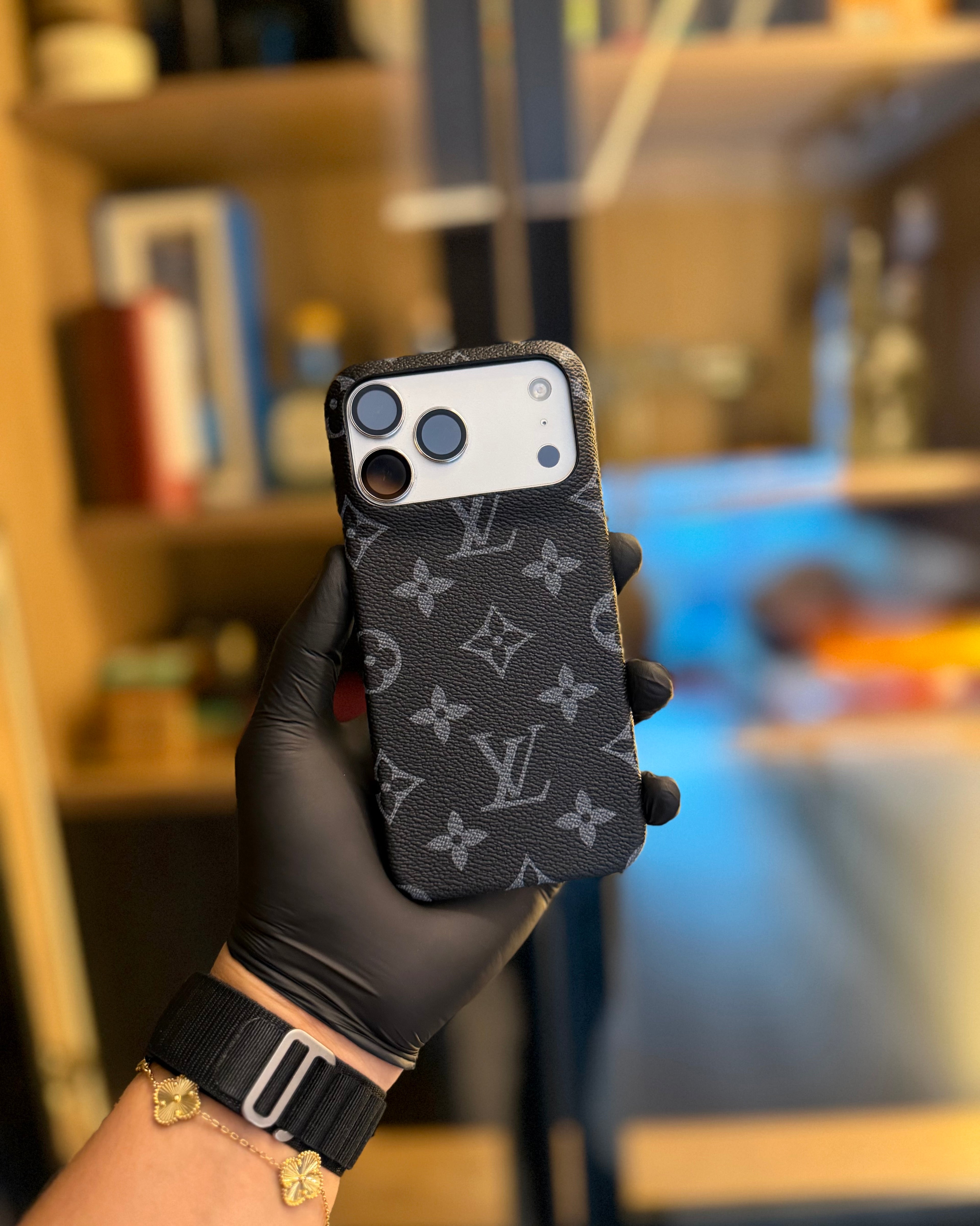 Cases LV