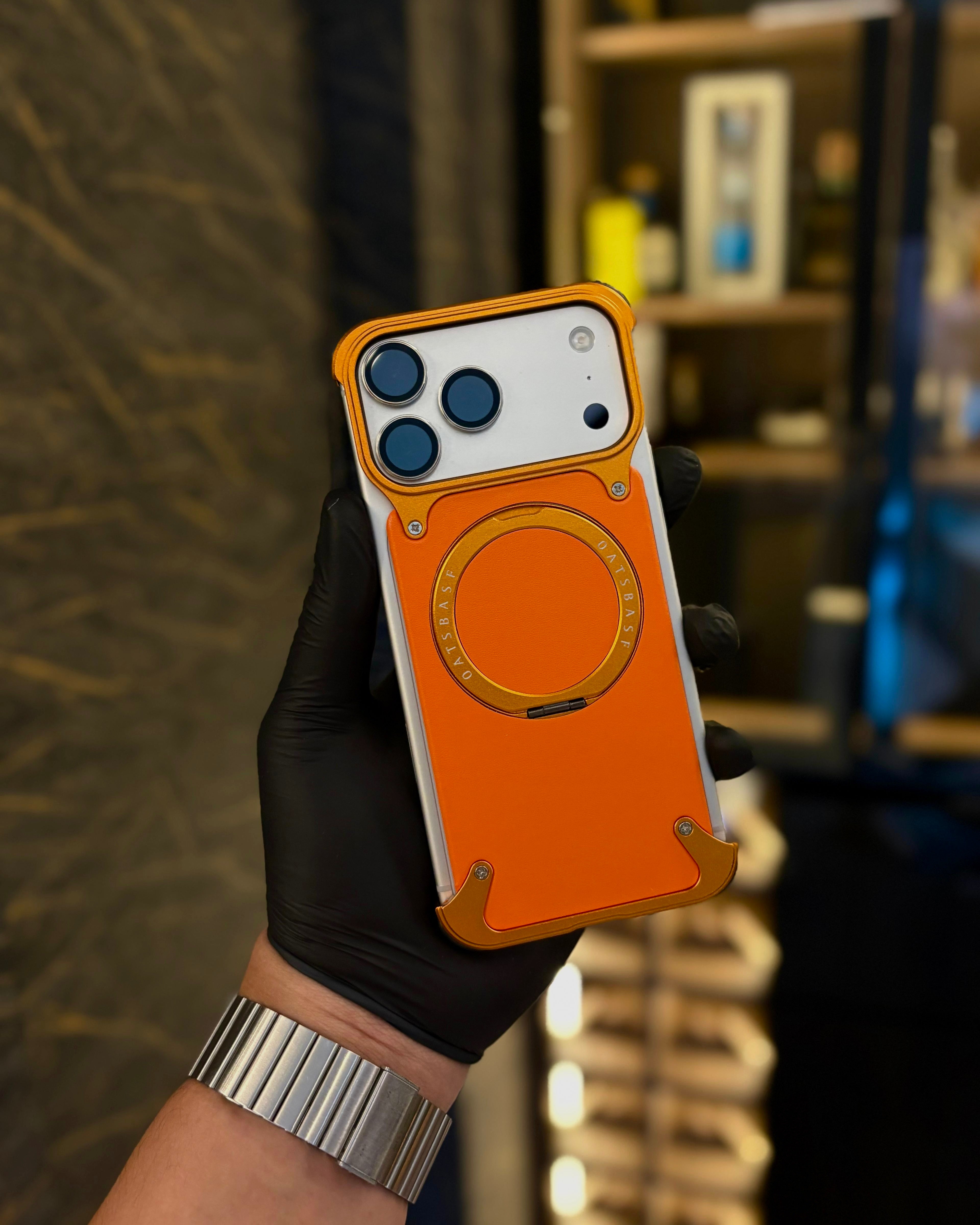 Cases cuero con metal naranja