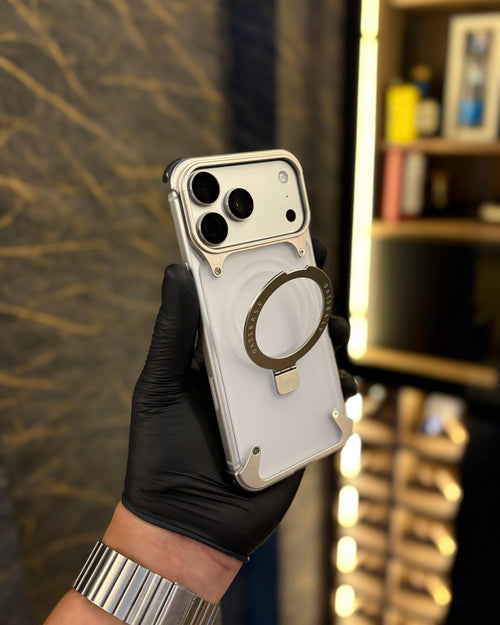 Case de acrílico con metal