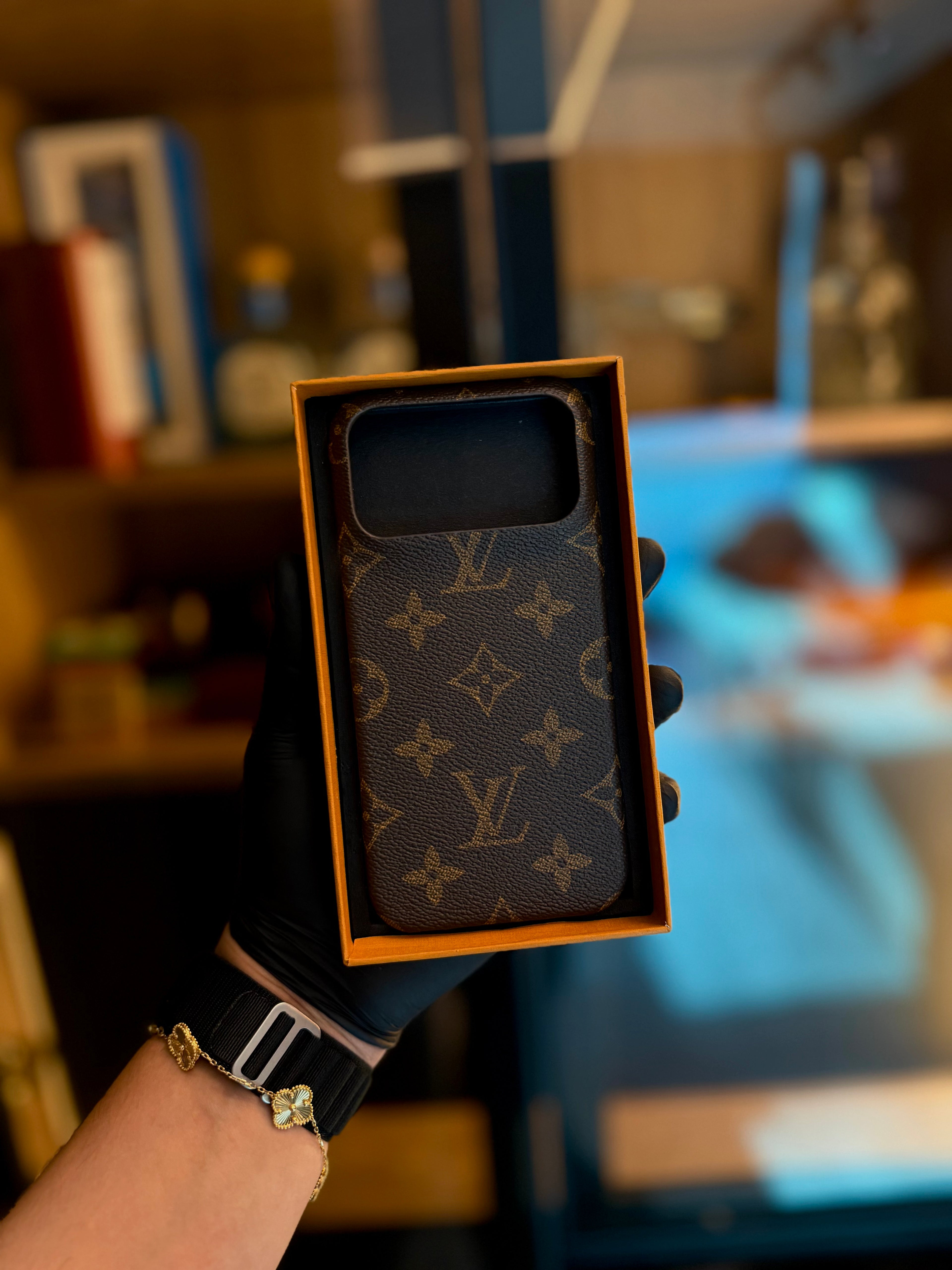 Cases LV