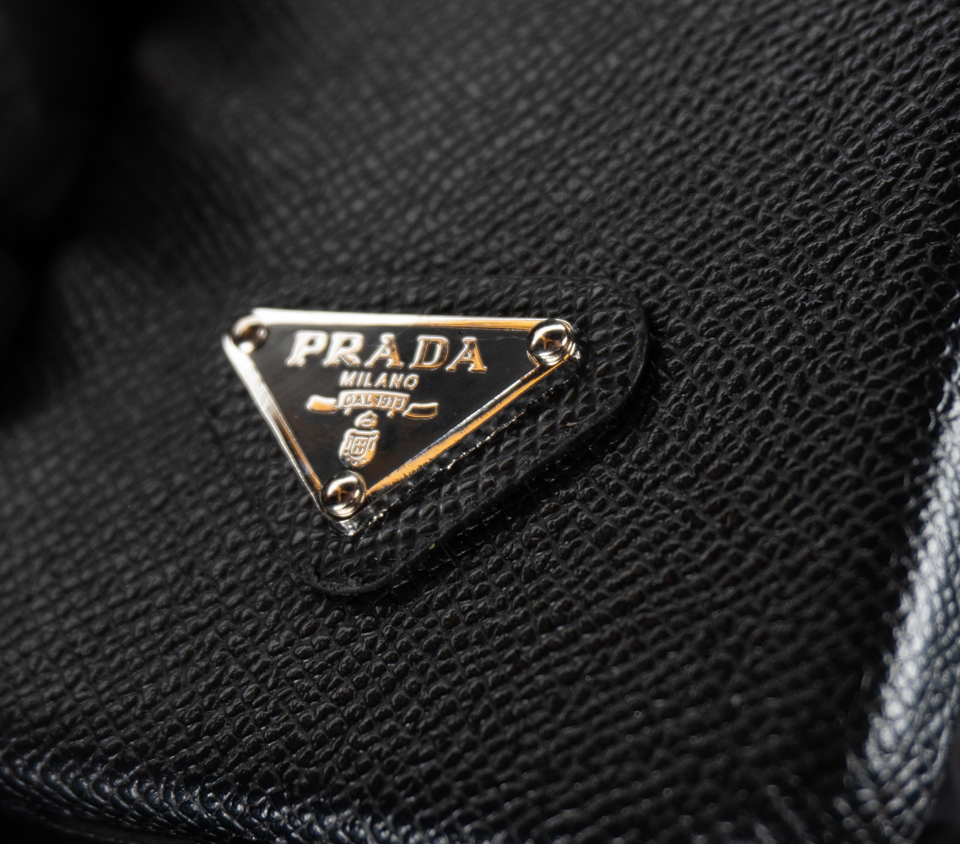 Cases Prada Cuero Negro