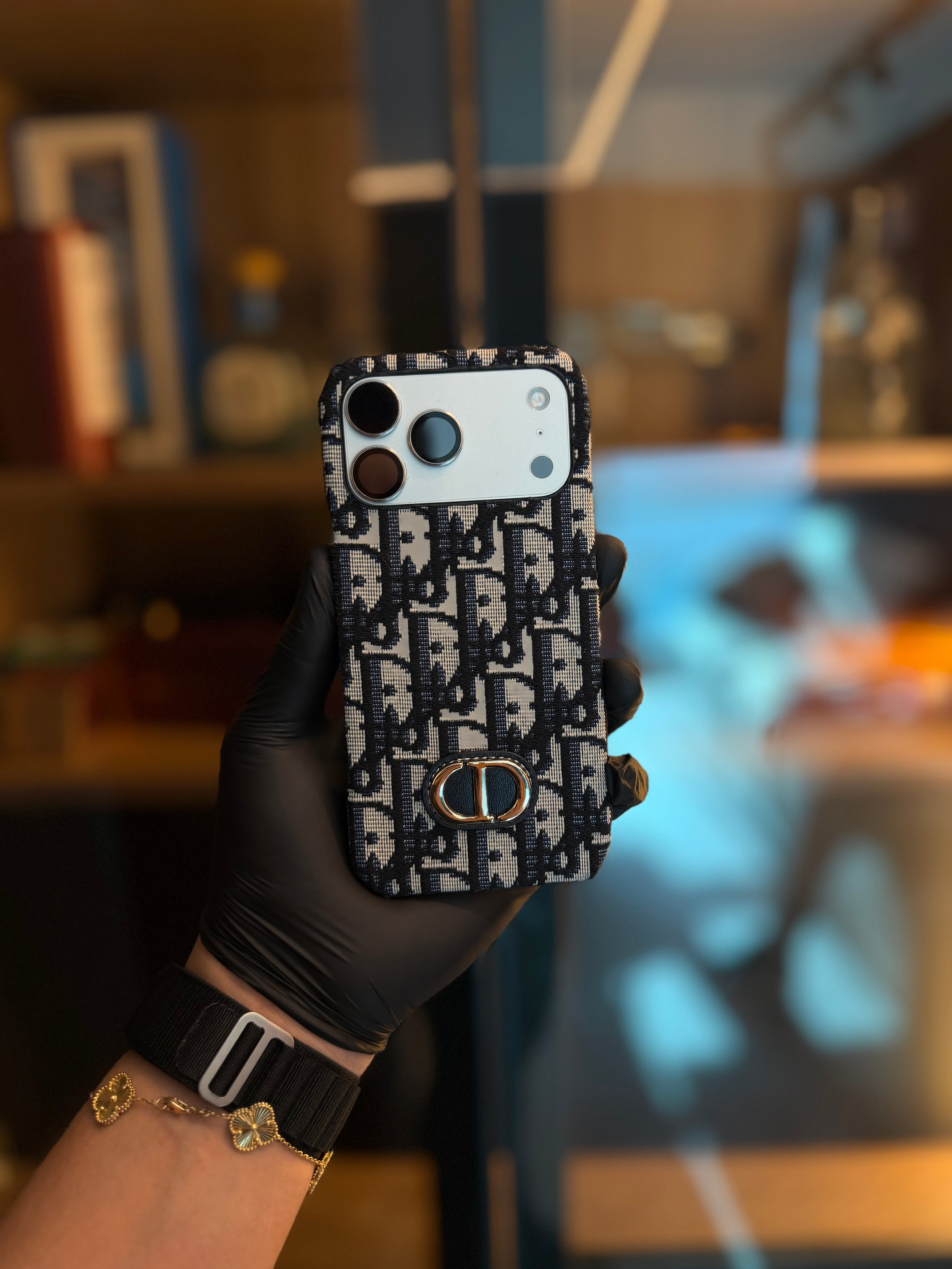 Cases Dior oscuro