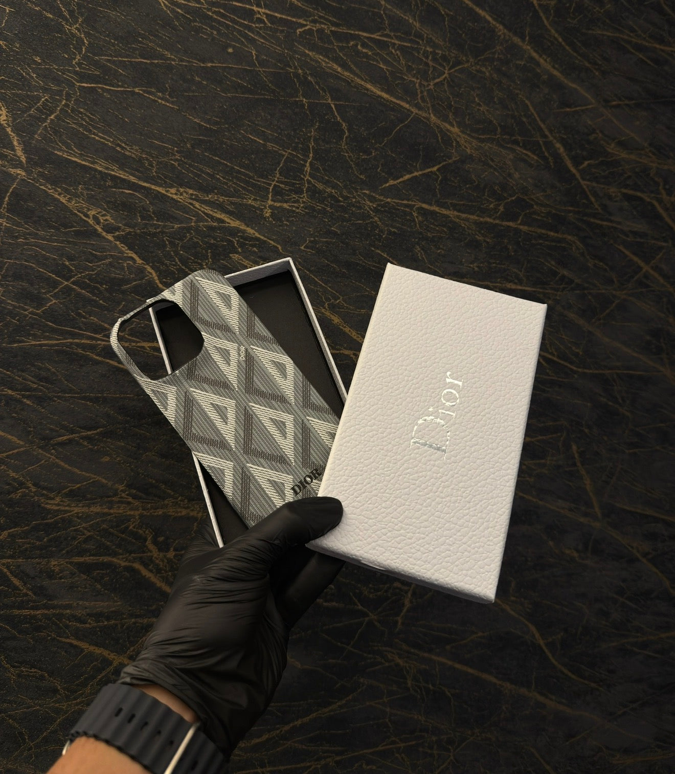 Cases Dior triángulos