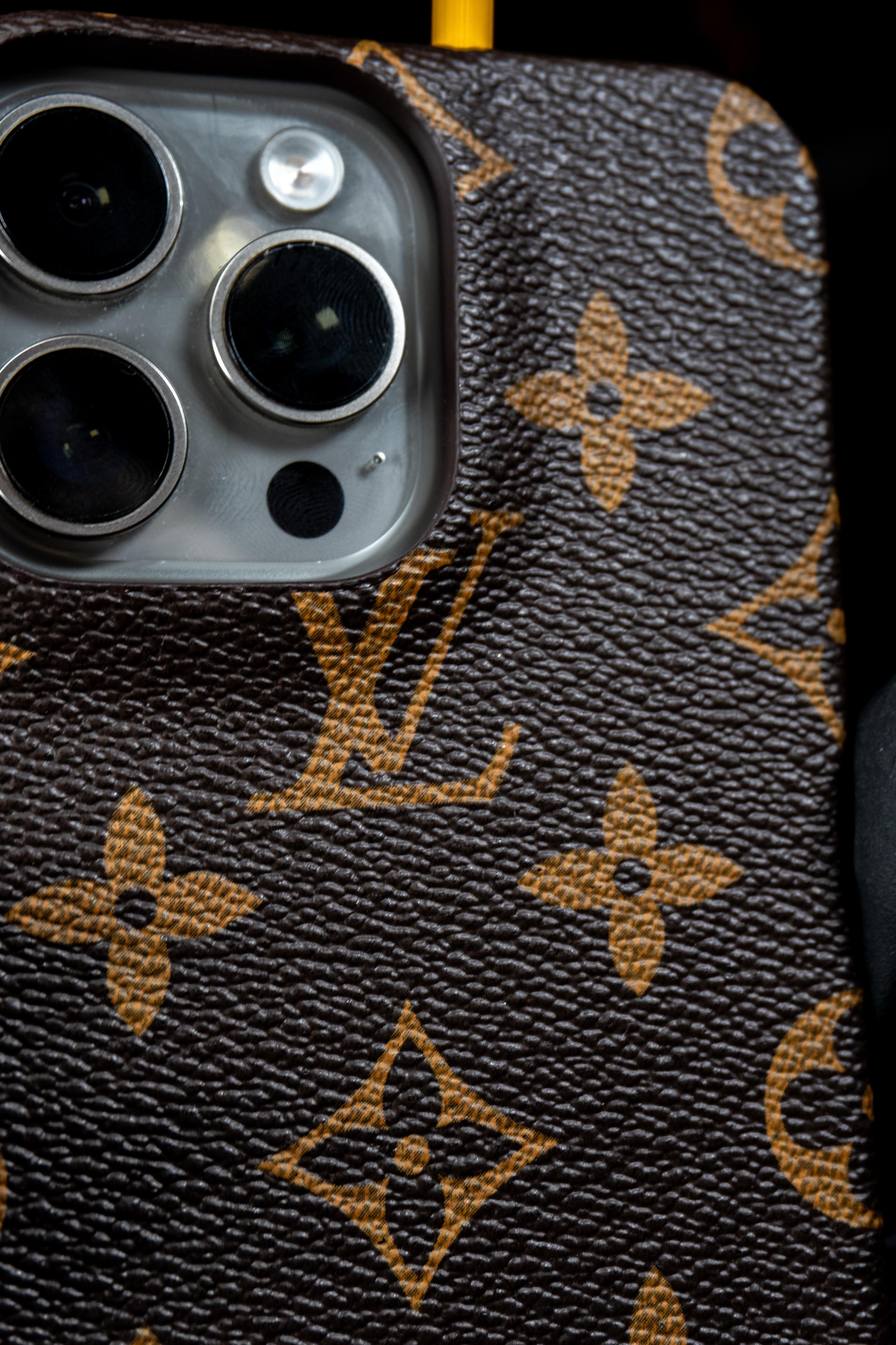 Cases LV