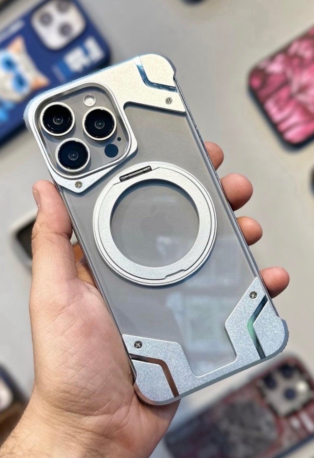 Case de acrílico con metal